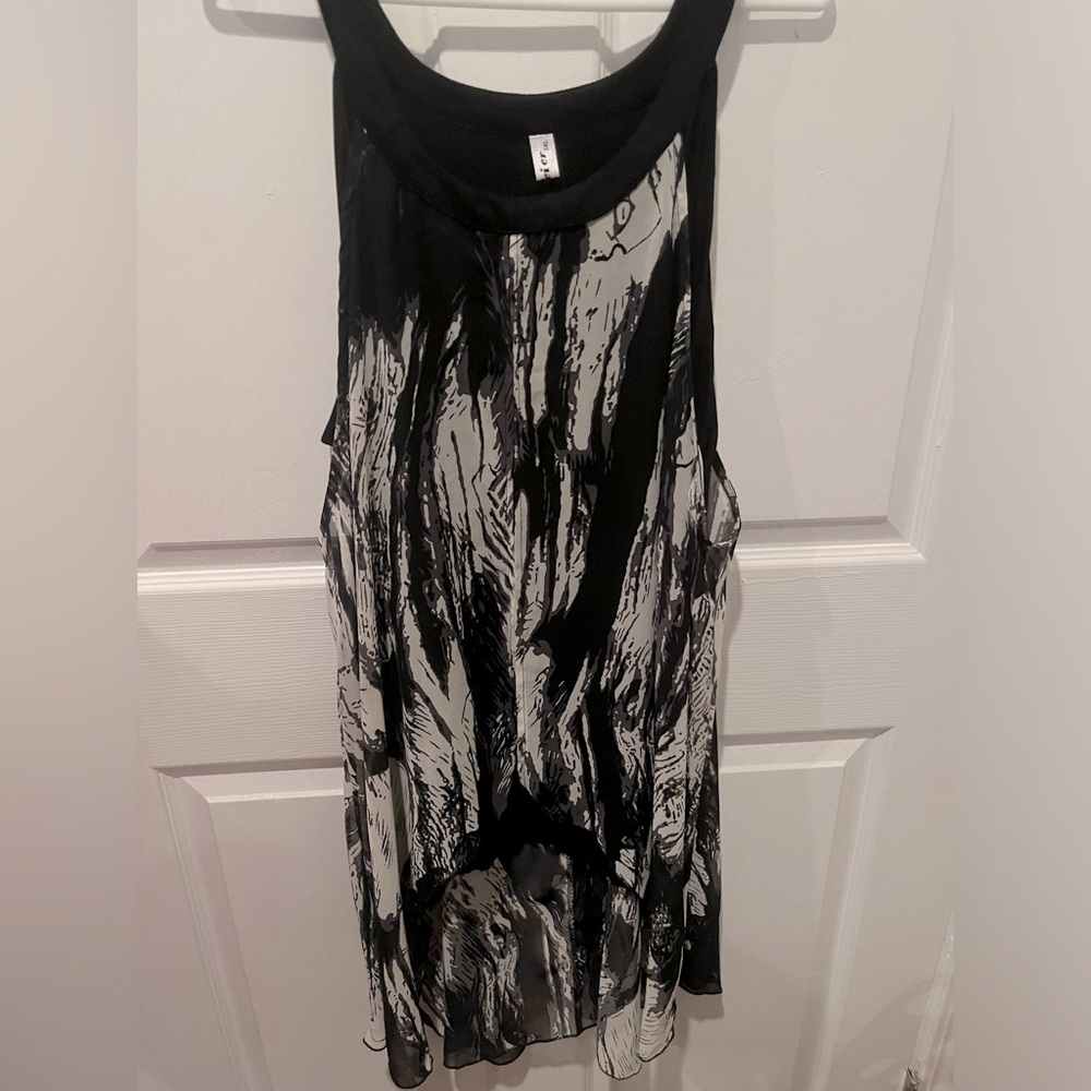 Women’s hi-low tank